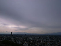 04/11 ����Ԃƍ~�J�������炷�_������Ԃ��o��